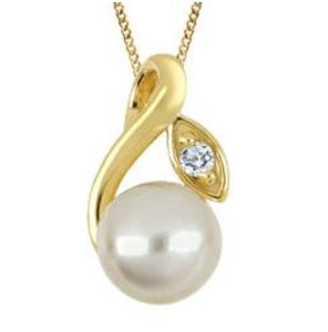 10K Yellow Gold Pearl with Canadian Diamond Pendant with 16-18" Chain
